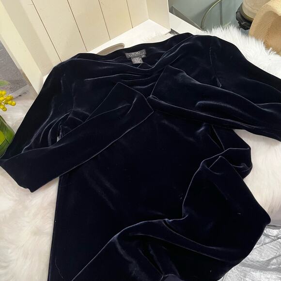NEW BCBGMaxAzria Navy Velvet Silk Long Sleeve Boatneck Longline Top Sz XS NWOT - Picture 8 of 14